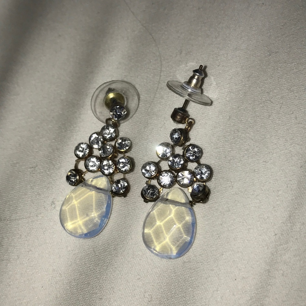 Clear rhinestone dangling earrings